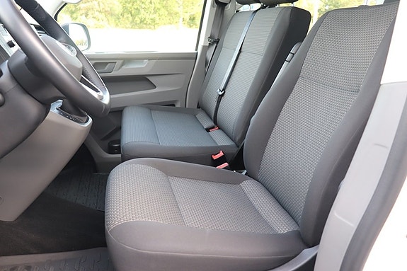 Volkswagen Caravelle 7 of 11