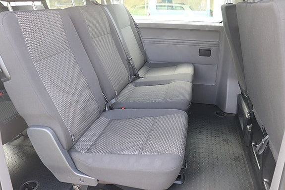 Volkswagen Caravelle 9 of 11