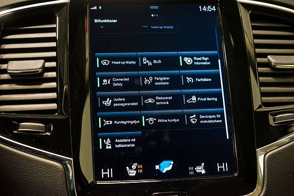 Volvo XC90 15 of 23