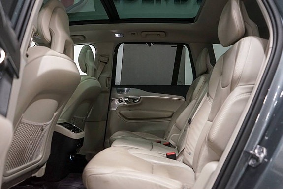 Volvo XC90 11 of 23