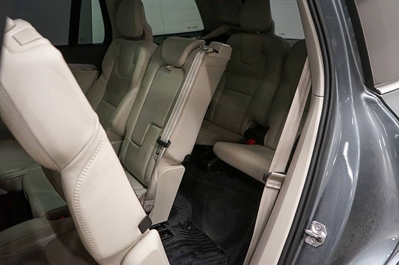 Volvo XC90 12 of 23