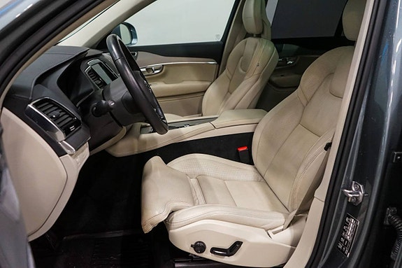 Volvo XC90 9 of 23