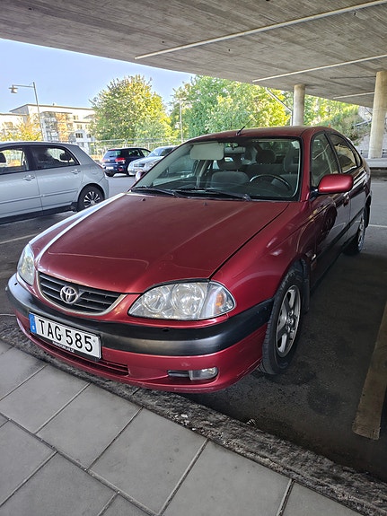 Toyota Avensis 2 of 7