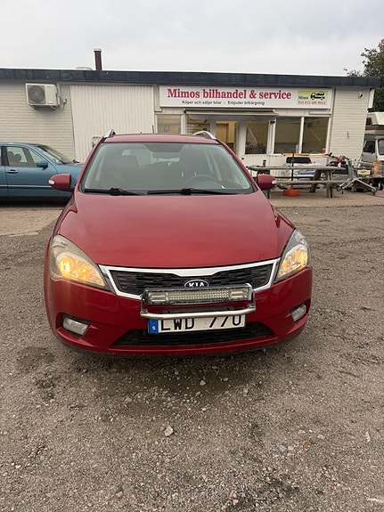 Kia Ceed 2 of 7