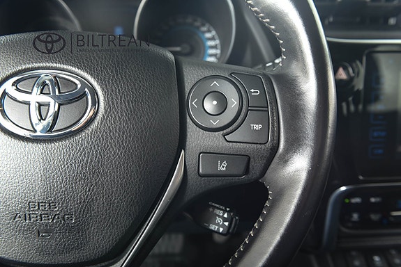 Toyota Auris 12 of 14