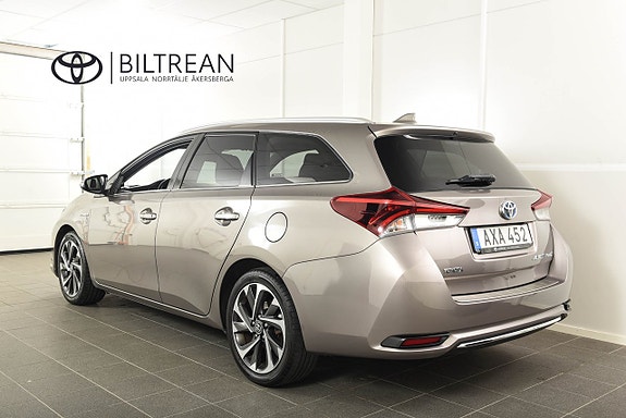 Toyota Auris 2 of 14