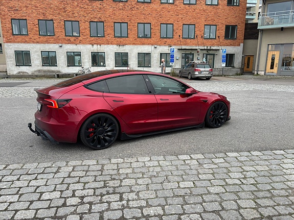 Tesla Model 3 3 of 4