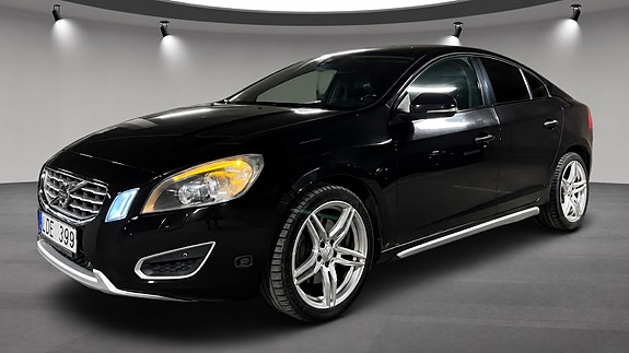Volvo S60 2 of 8