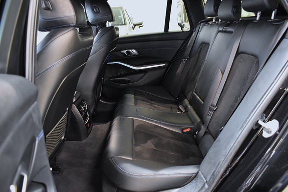 BMW 330e 10 of 23