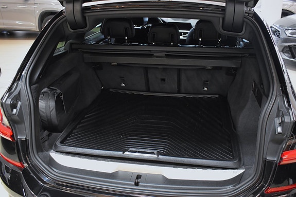 BMW 330e 5 of 23