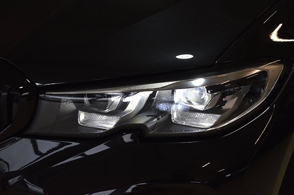 BMW 330e 22 of 23