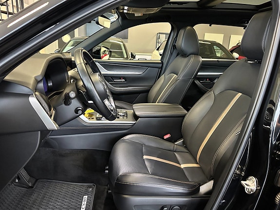 Mazda CX-80 8 of 16