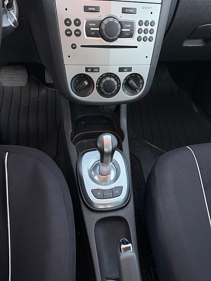 Opel Corsa 14 of 15