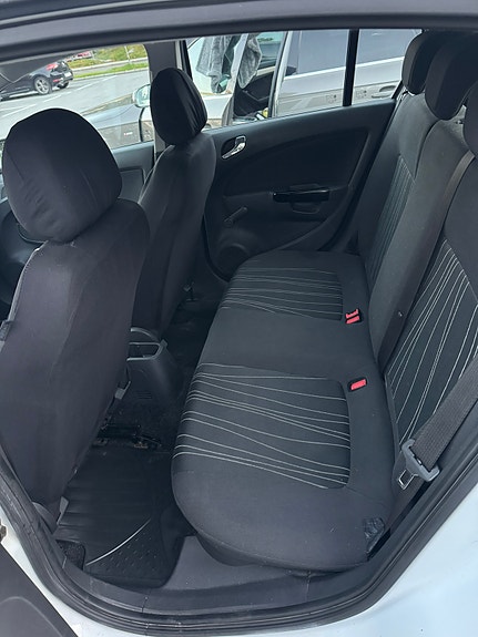 Opel Corsa 12 of 15