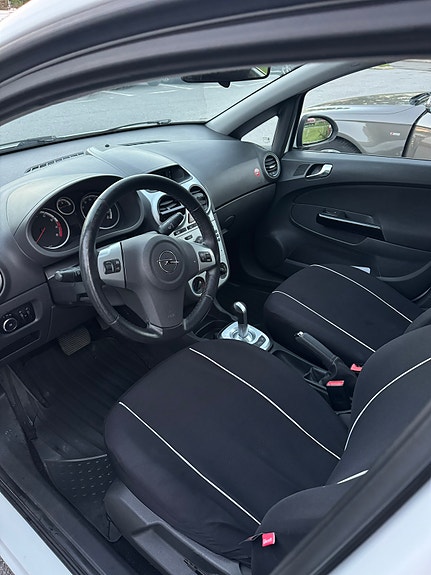 Opel Corsa 13 of 15