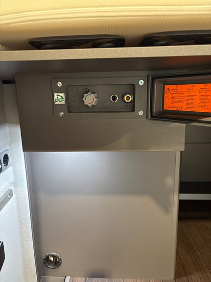 Volkswagen Grand California 680 / Presentkort Bränsle värde 5.000:- Automat / Långbädd / Värmare / 4-motion  / Hydralben 27 of 28