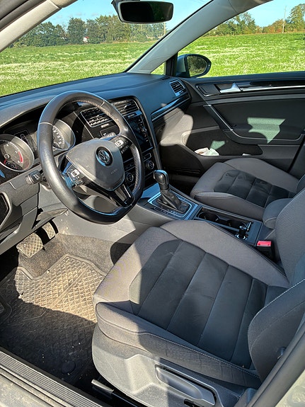 Volkswagen Golf VII 2 of 9