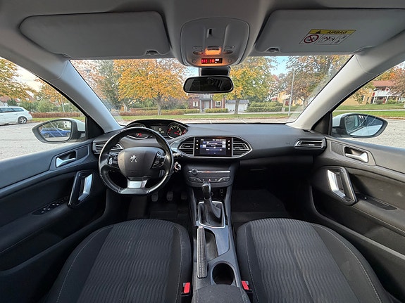 Peugeot 308 12 of 18