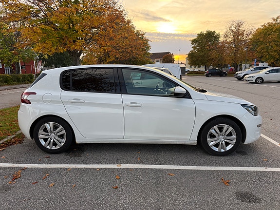 Peugeot 308 4 of 18