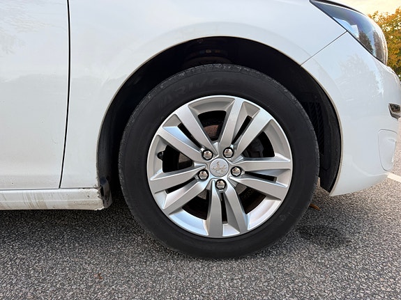 Peugeot 308 9 of 18