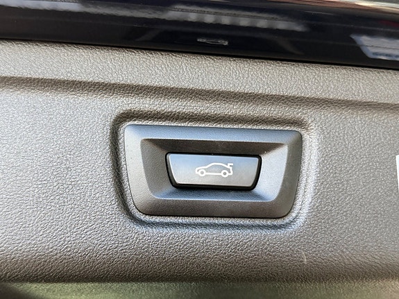 BMW 330e 19 of 24
