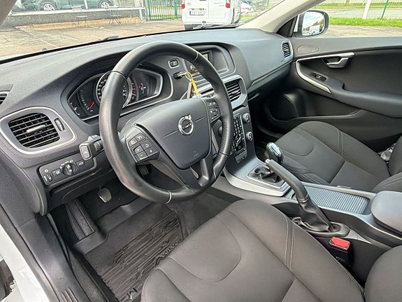 Volvo V40 16 of 22