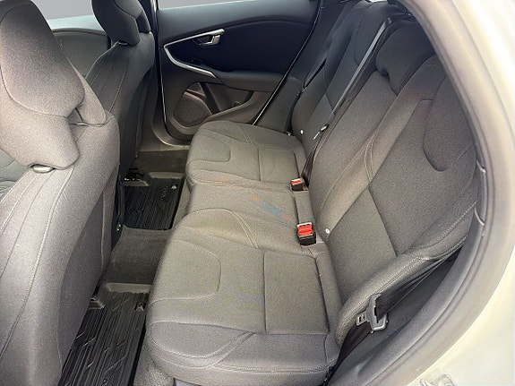 Volvo V40 8 of 22