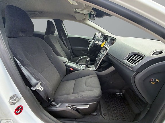 Volvo V40 7 of 22