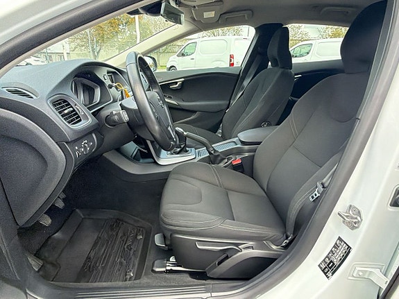 Volvo V40 15 of 22