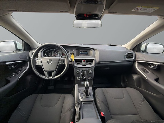 Volvo V40 9 of 22