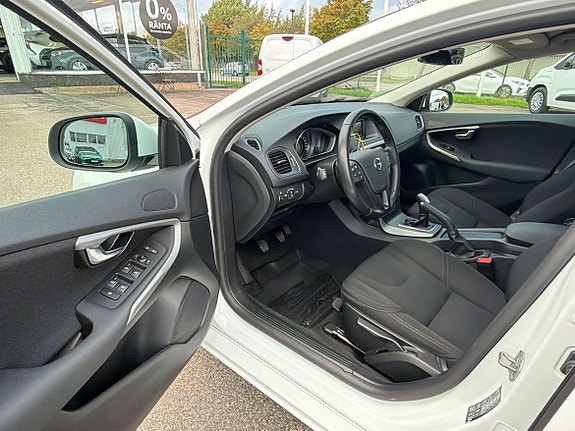 Volvo V40 14 of 22