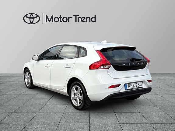 Volvo V40 2 of 22