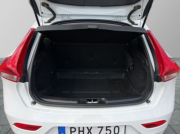 Volvo V40 11 of 22