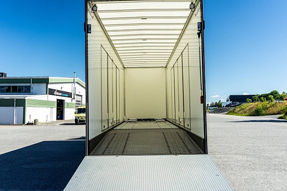 Mercedes Actros täckt biltransport 10 of 12