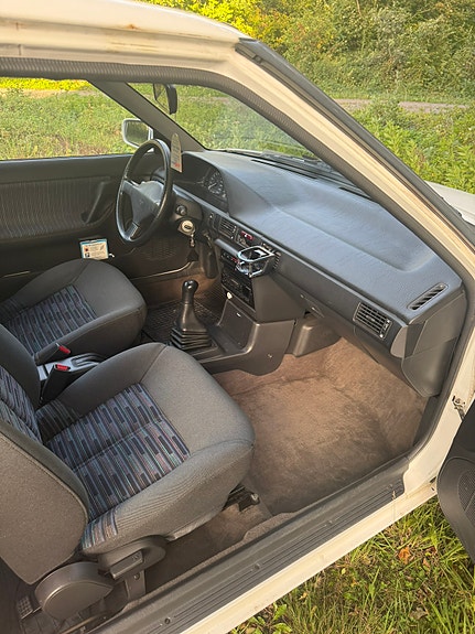 Mazda 323S 11 of 12