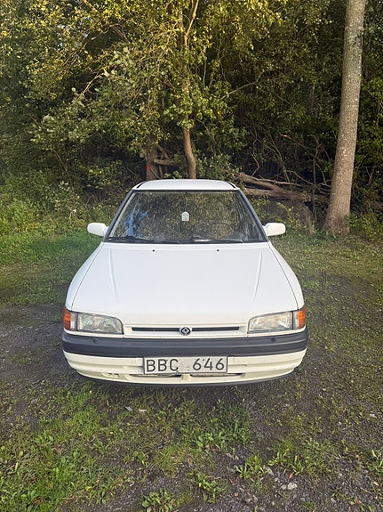 Mazda 323S 3 of 12