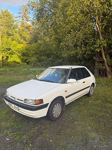 Mazda 323S 2 of 12