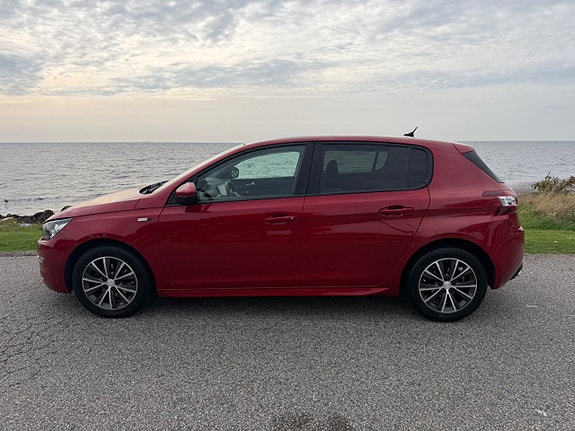 Peugeot 308 2 of 14