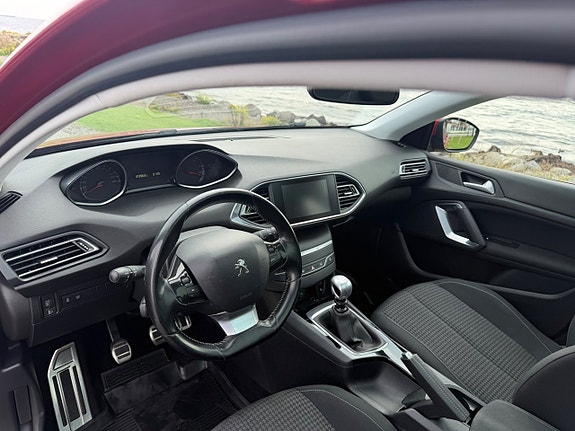 Peugeot 308 8 of 14