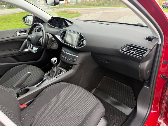 Peugeot 308 10 of 14
