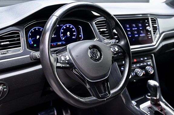 Volkswagen T-Roc 17 of 25