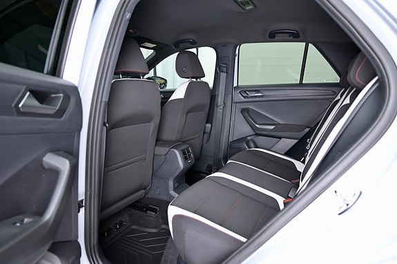 Volkswagen T-Roc 10 of 25