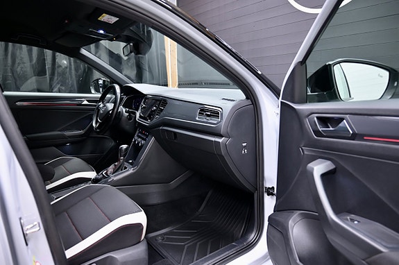 Volkswagen T-Roc 12 of 25