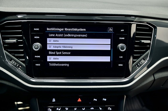 Volkswagen T-Roc 25 of 25