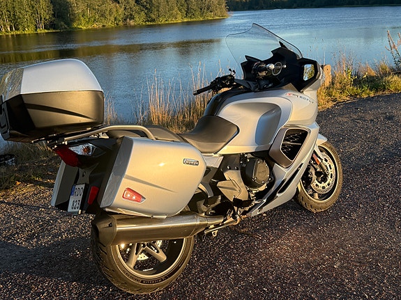 Triumph TROPHY 3 of 3