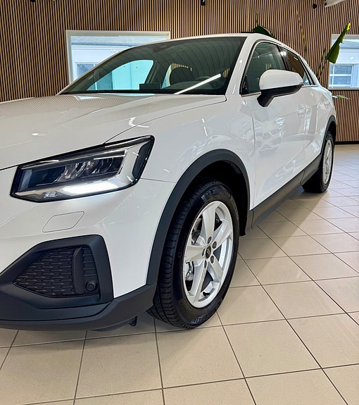 Audi Q2 2 of 13