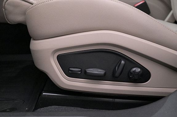 Porsche Taycan 4S 11 of 27