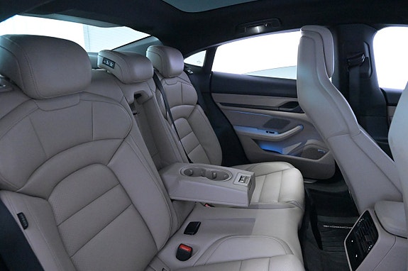 Porsche Taycan 4S 24 of 27
