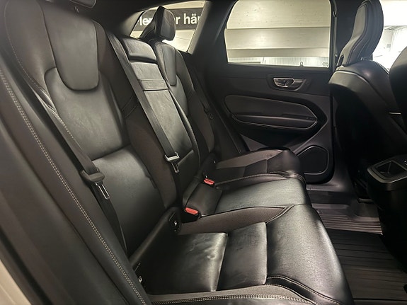 Volvo XC60 22 of 29