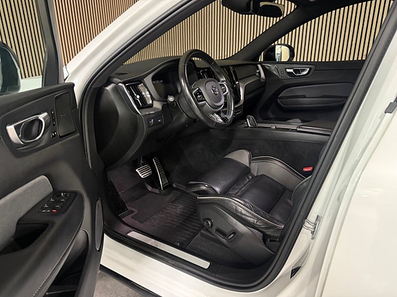 Volvo XC60 10 of 29